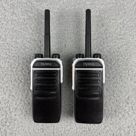 Hytera PD602 Two Way Radio Handheld Portable Walkie Talkie NEEDS NEW BATTERY - Picture 1 of 11